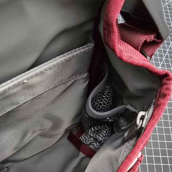 TIMBUK2 CLASSIC MESSENGER - ECO COLLEGIATE RED - Picture 7 of 16